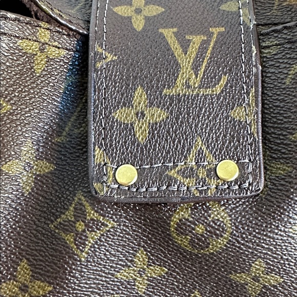 Louis Vuitton Monogram Speedy 45 Travel Bag 
Date Code SD
16” x 11” x 8” - Picture 8 of 15